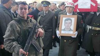 Depremde şehit olan sözleşmeli er Emre Erdem son yolculuğuna uğurlandı