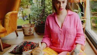 İstanbul'u terk edip köy hayatı yaşamaya başlamıştı! Şarkıcı Ceylan Ertem Neden şehrin ortasında yaşamıyorum? diyerek anlattı