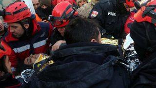 123. saatte enkazdan kurtarılmıştı... O anların görüntüsü ortaya çıktı! Kahreden sözler: Babama ulaşıp annemin cenazesini söylemem gerek