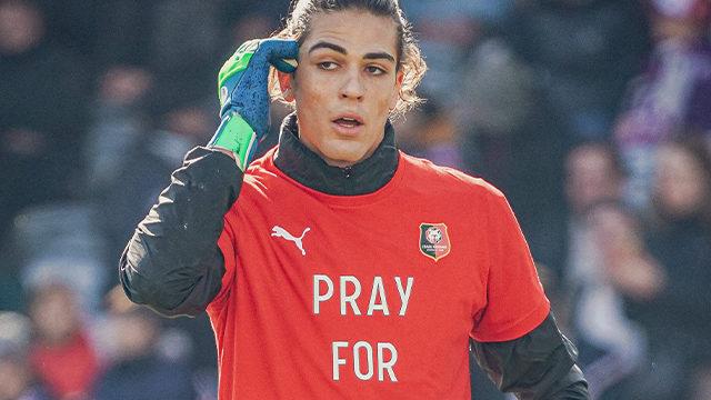 Doğan Alemdar, sahaya ’Türkiye için dua edin’ tişörtüyle sahaya çıktı