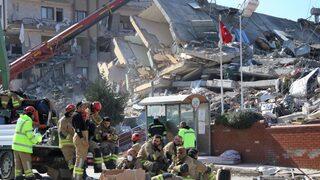 Kurtarma ekibi acı gerçeği tespit etti! Depremde yıkılan binalarda deniz kumu kullanılmış