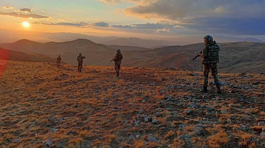 Son dakika: Milli Savunma Bakanlığı duyurdu! Suriye’den Türkiye'ye yasa dışı yollarla geçmeye çalışan 9 kişi yakalandı