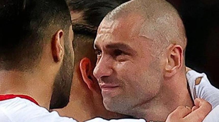 Hollanda Ligi ekiplerinden Fortuna Sittard'da forma giyen Burak Yılmaz, gözyaşlarına hakim olamadı!