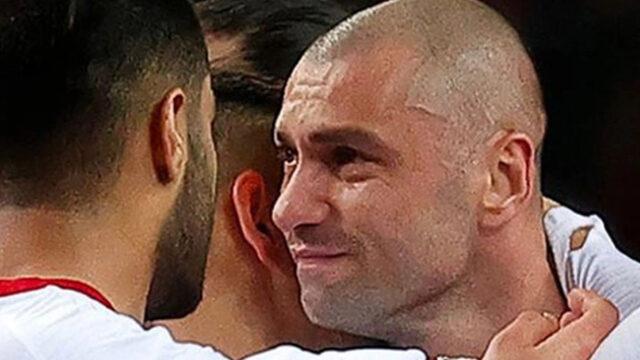 Hollanda Ligi ekiplerinden Fortuna Sittard'da forma giyen Burak Yılmaz, gözyaşlarına hakim olamadı!