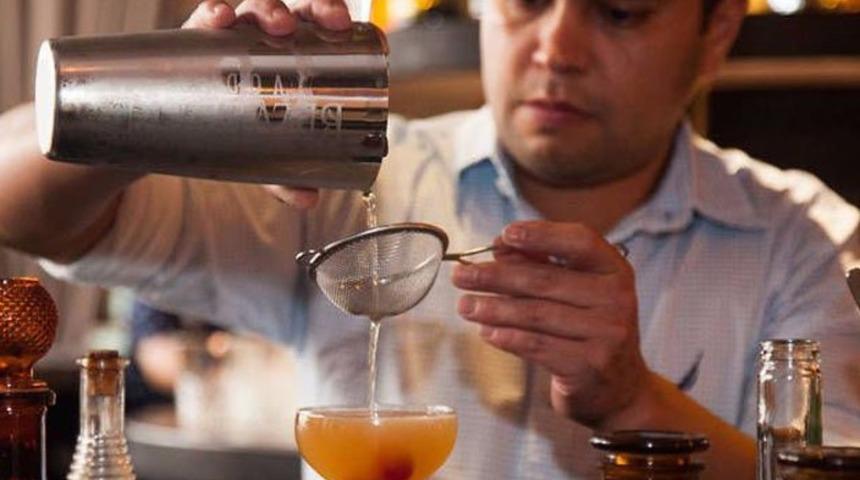 Bu kokteyli bakın neyle yapıyorlar!