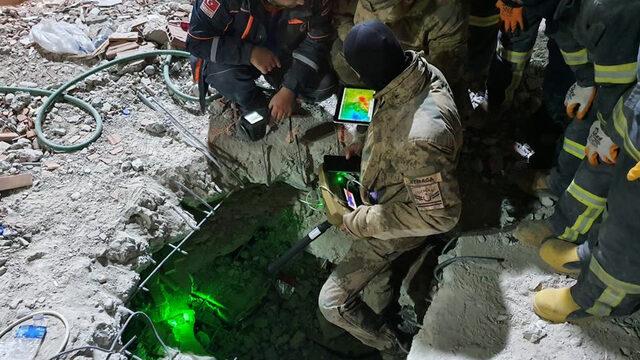 Mehmetçik, 10 yaşındaki Eylül Kılıç’ı, yeraltı görüntüleme cihazıyla bularak 147’nci saatte sağ olarak kurtardı