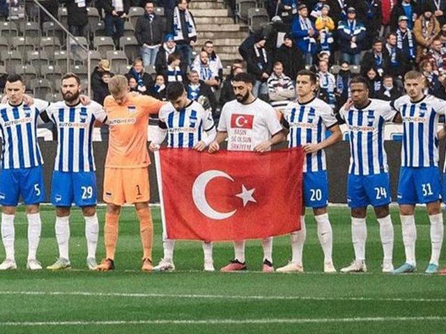 Tolga Ciğerci ısınmaya o tişörtle çıktı! Alkış aldı...