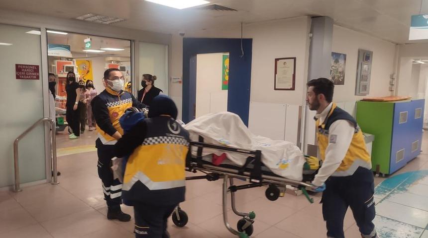 Gaziantep'te enkazdan çıkarılan 10 yaralı, tedavileri için İzmir'e getirildi