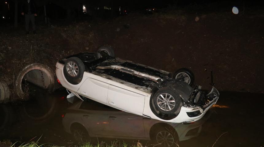 Kocaeli'de dereye devrilen otomobilin sürücüsü yaralandı