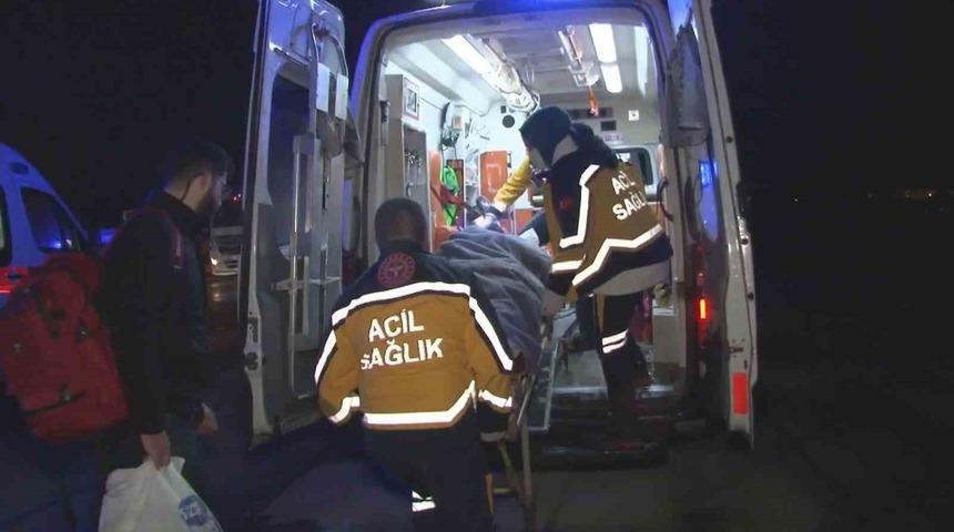 Deprem b&ouml;lgesinden 6 yaralı depremzede daha İstanbul&rsquo;a getirildi