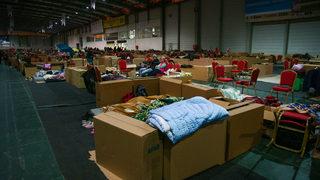 Adana'da depremden etkilenenler TÜYAP Fuar Alanı'nda barınıyor