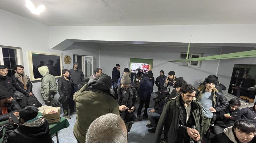 Sakarya'da 70 düzensiz göçmen yakalandı