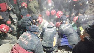 Adıyaman’da enkaz altında kalan 60 yaşındaki kadın 166 sonra kurtarıldı