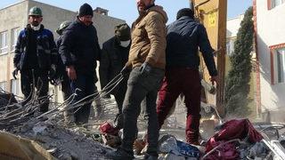 83 saat sonra enkaz altından çıkmıştı! Tedavi oldu, kurtarma çalışmalarına katıldı…