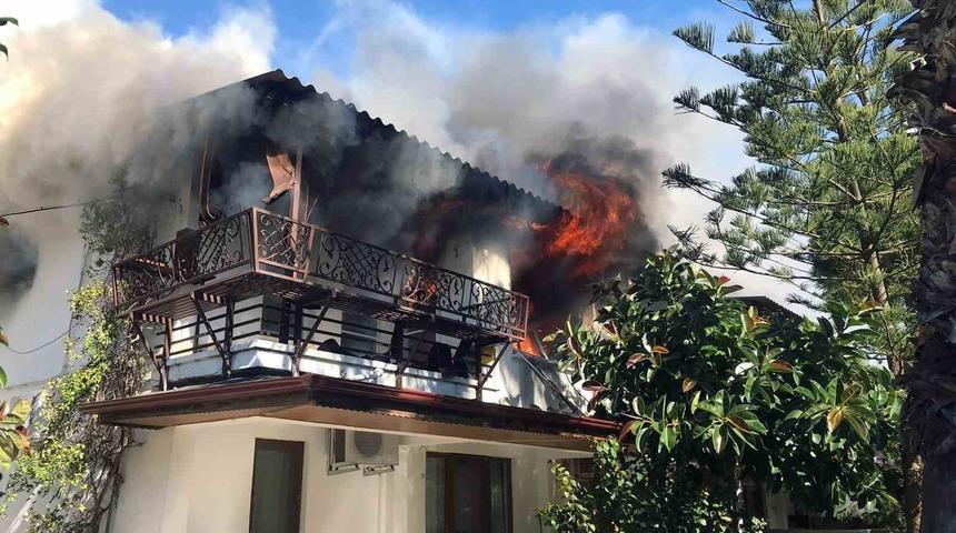 Akyaka&rsquo;da ev yangını