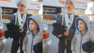 Depremden sağ olarak kurtulmayı başardılar! Depremzedelere elleriyle eldiven dağıttılar