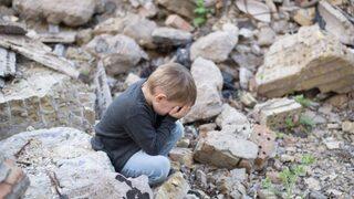 Depremi çocuklara nasıl anlatmalıyız? Deprem sonrası psikolojik ilk yardım nasıl yapılır? Uzmanı uyardı: Deprem sonrasında çocukların ruh sağlığını korumak için...