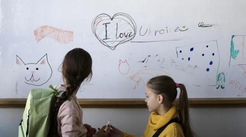 Ukraynalı çocuklardan anlamlı hareket! Harçlıklarını biriktirip deprem bölgesine gönderdiler... Türk öğretmen duygu dolu anları anlattı