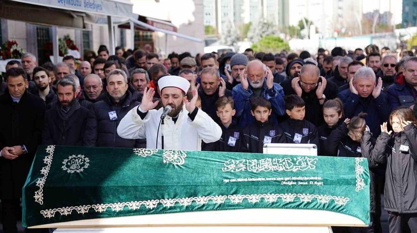 Depremde hayatını kaybeden kaleci antrenör Uğur Kurt, son yolculuğuna uğurlandı