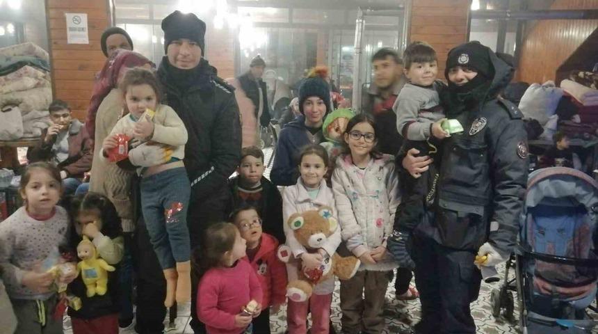 Van polisinden depremzede çocuklar için etkinlik