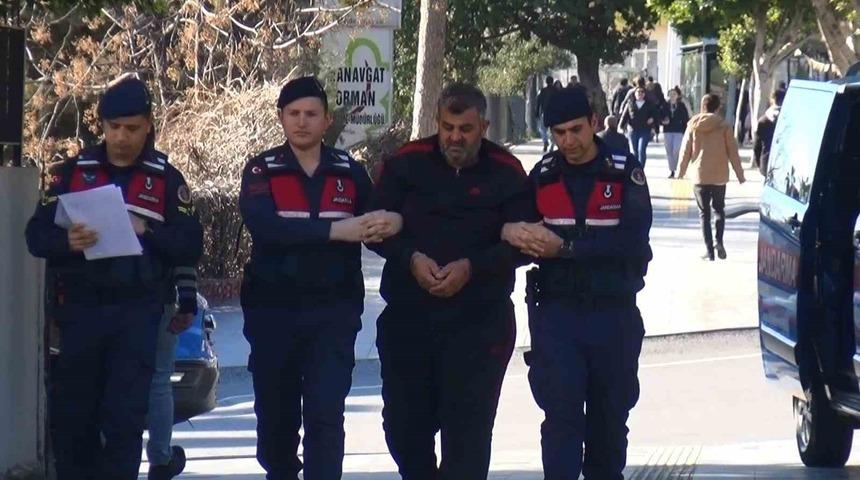 Hatay'da yıkılan binanın müteahhidi 'depremzede' olarak kaldığı 5 yıldızlı otelde yakalandı