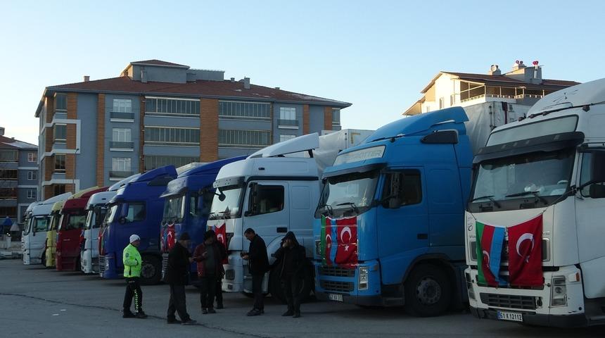 Arıza yapan Azerbaycan'a ait yardım tırı Çorum'da ücretsiz tamir edildi