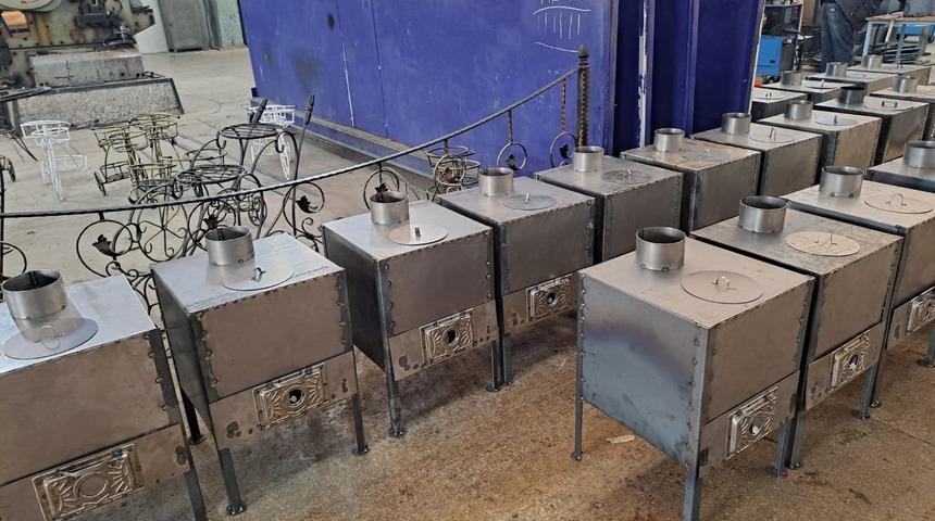 Kayseri'de meslek liselerinde depremzedeler için soba üretildi