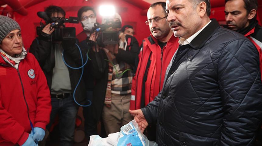 Bakan Koca duyurdu! 19 bin 300 depremzede vatandaş tedavi altında