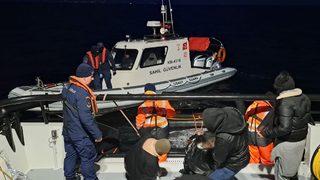 İzmir açıklarında 45 düzensiz göçmen kurtarıldı