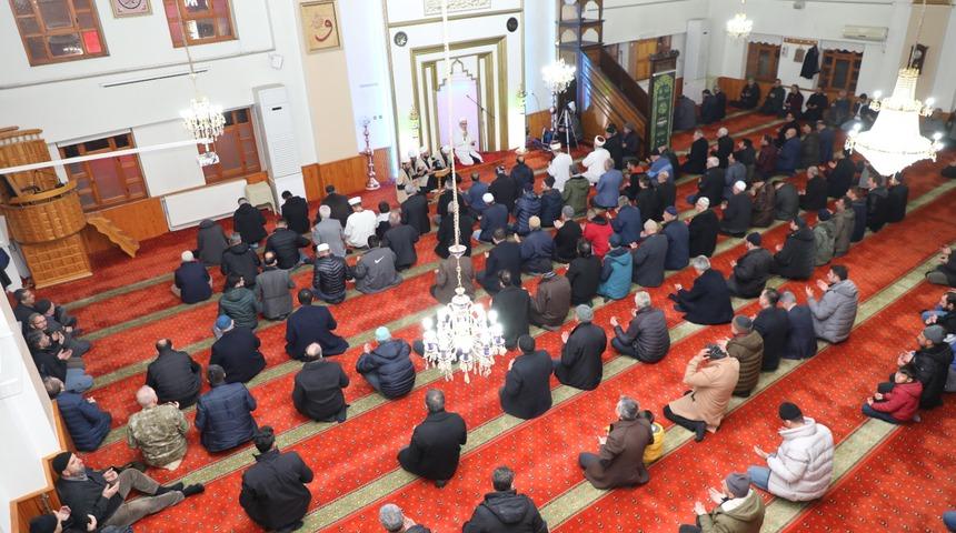 Erzincan'dan depremzedelere şimdiye kadar 275 tır ve 75 kamyon yardım gönderildi