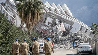 Hem yeni hem deniz manzaralı!  6 milyon TL'ye satılıyordu, lüks rezidans depremde mezar oldu