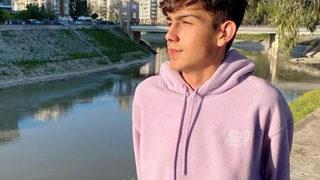 Enkaz altında olan Taha Duymaz'ın ablası sitem etti! Burada her çıkan cesede bakmaktan...