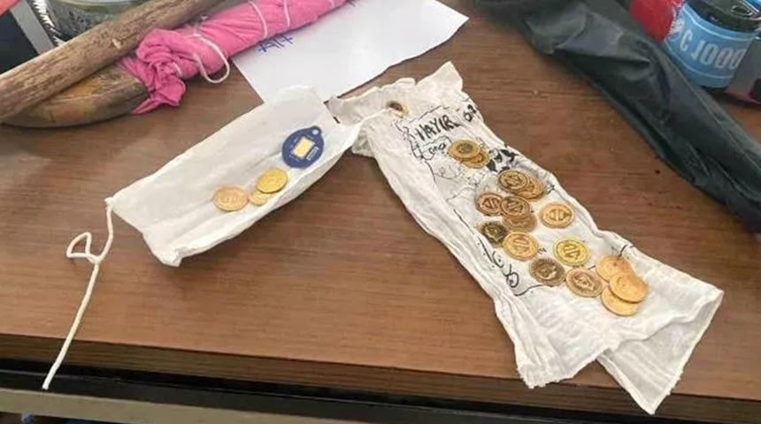 150 bin dolar, altın, anahtar, pasaport! Kimi enkaz altında bulundu, kimi yardım kolilerinde… Hepsi polise teslim edildi