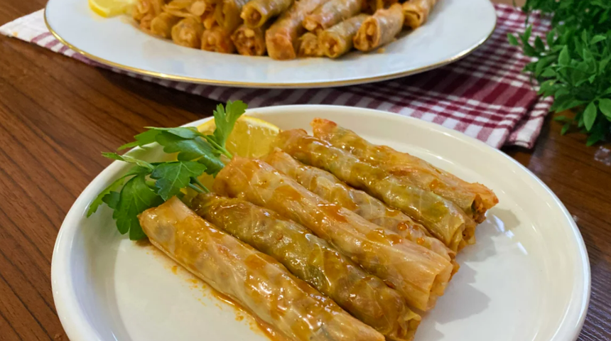 Dağılmayan lahana sarması tarifi! Enfes lahana sarması nasıl yapılır?