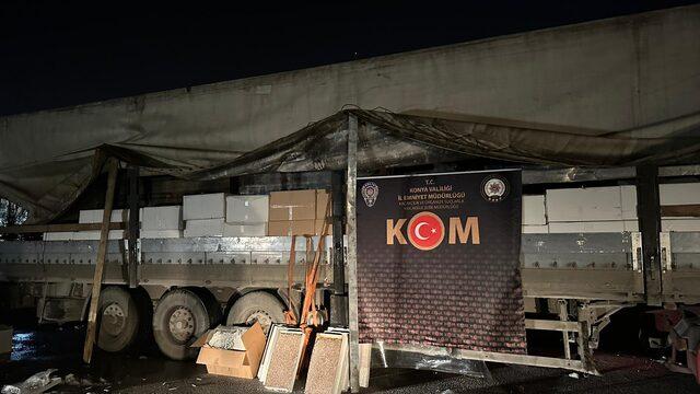 Konya'da deprem bölgesine gıda taşıdığı belirtilen tırda 5,3 milyon kaçak sigara bulundu