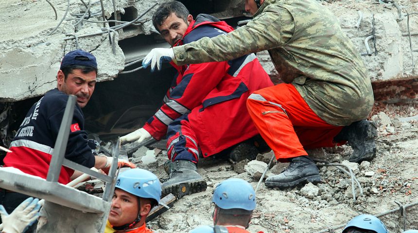 Enkaz altından gelen bu ses hayat kurtarıyor! Herkesin bilmesi gerekiyor