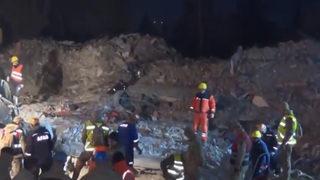 Adıyaman'da 212. saat müjdesi! Enkaz altından peş peşe kurtarıldılar... İlk yaptığı hareket tüyleri diken diken etti