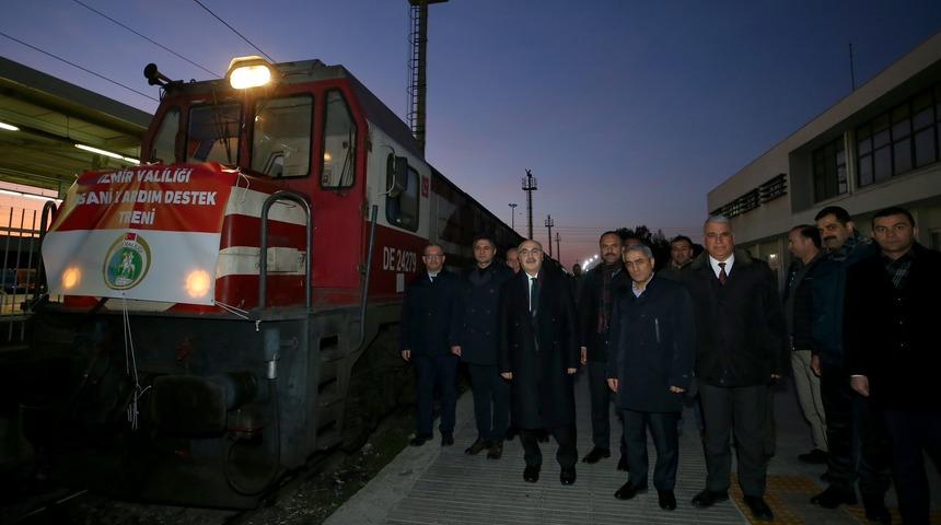 İzmir'den deprem bölgesine yardım malzemesi taşıyan tren yola çıktı
