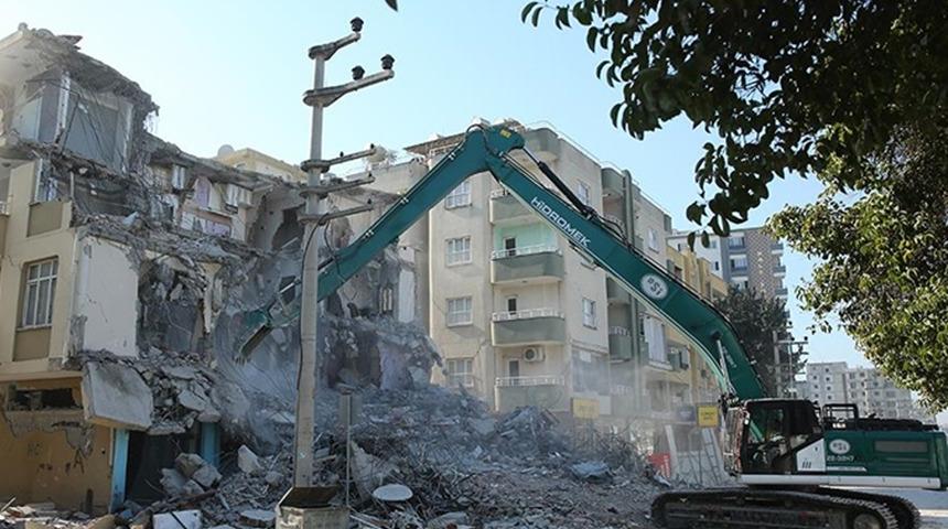 Yıkılan binalarda kolon kesme iddiası! 4 şüpheli tutuklandı