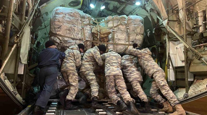 Yurt dışından gelen 11 TIR’lık yardım malzemeleri deprem bölgelerine gönderildi