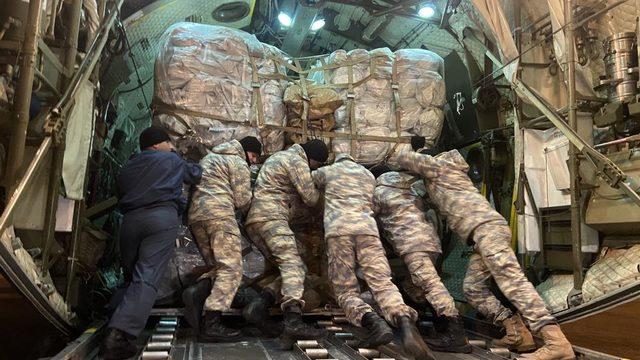 Uluslararası yardımlar askeri kargo uçaklarıyla deprem bölgesine gönderildi