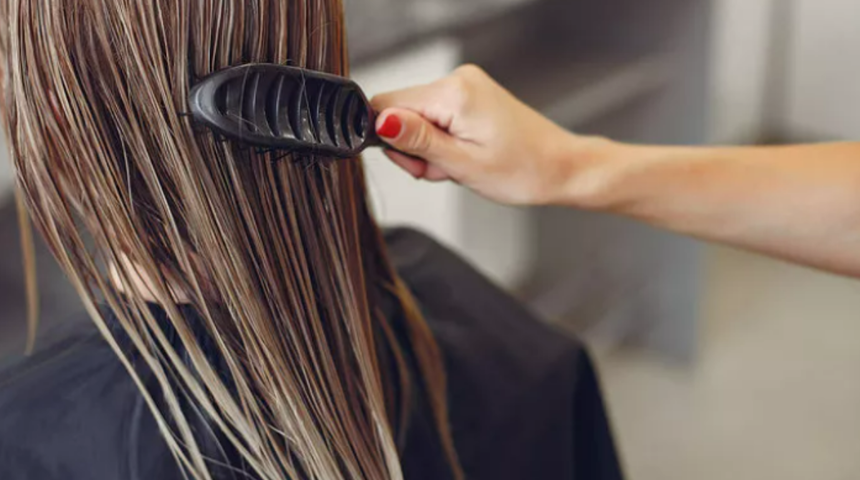 Tamamen yanlış yapıyormuşuz! Saçın yağlanmaması için...