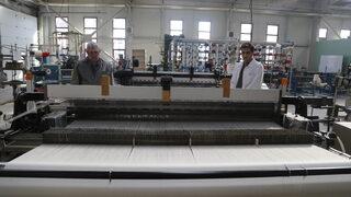 Tekirdağ'da lise öğrencileri, depremzedeler için bere, çorap ve battaniye üretiyor