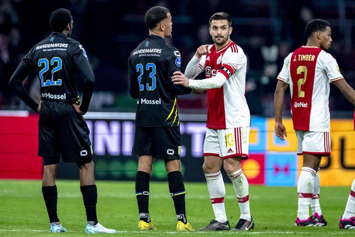 Wesley Sneijder'den açıklama geldi! Sırp oyuncu depremzedeler için hazırlanan Türk bayraklı pazubandını takmayı reddetti G2