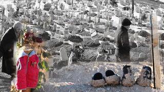 Bu acının tarifi yok! Mezarların taşlarına asılanlar yürekleri dağladı