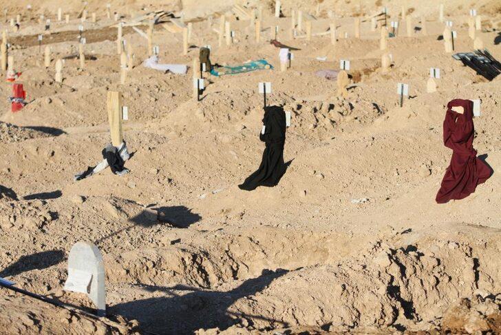 Bu acının tarifi yok! Mezarların taşlarına asılanlar yürekleri dağladı G3