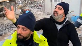 Deprem felaketi sonrası Hatay'a giden Cüneyt Özdemir ve Rizeli belediye çalışanının arasındaki diyalog dikkat çekti 'Helalleşip ayrıldık'