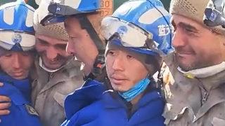 Çinli arama-kurtarma ekibine gözyaşları içinde teşekkür etti! Enkazların başında omuz omuza mücadele ettiler... “İyi ki geldiniz”