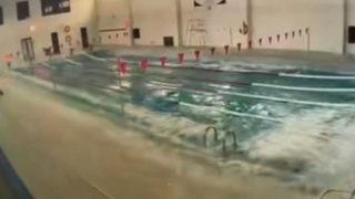 Havuzda tsunami! Deprem anında çekilen görüntü dehşete düşürdü, taşan sular güvenlik kamerasına yansıdı