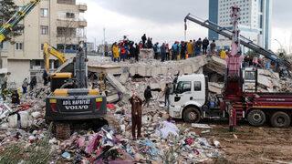 Şanlıurfa Valisi açıkladı! Gözaltı kararı verilenlerden 3'ü enkaz altında öldü